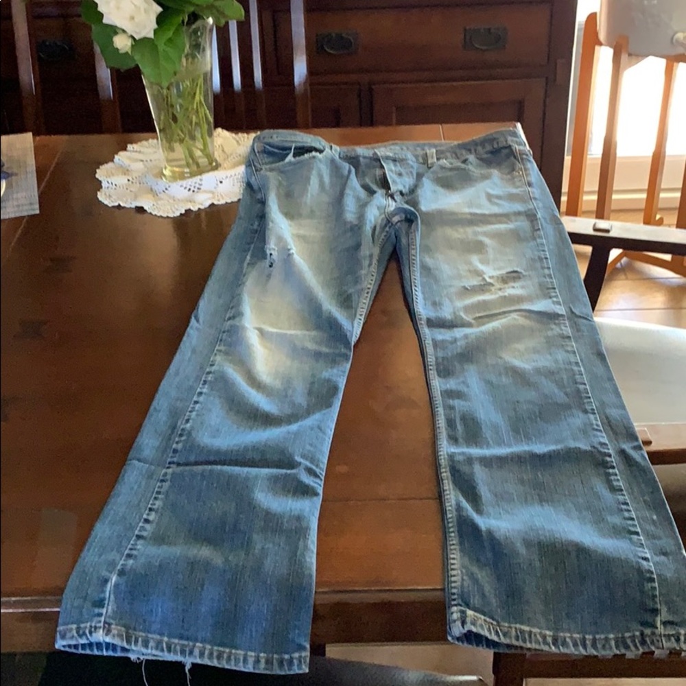 Levi’s distressed 38 x 32 men’s jeans